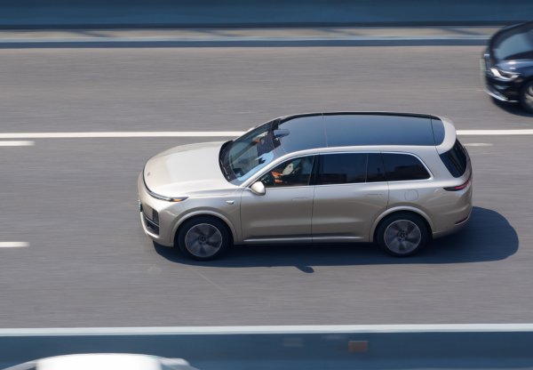 富邦配资 20岁和70岁的都在买，“前8个月销量翻倍”，这种车咋又火起来了？